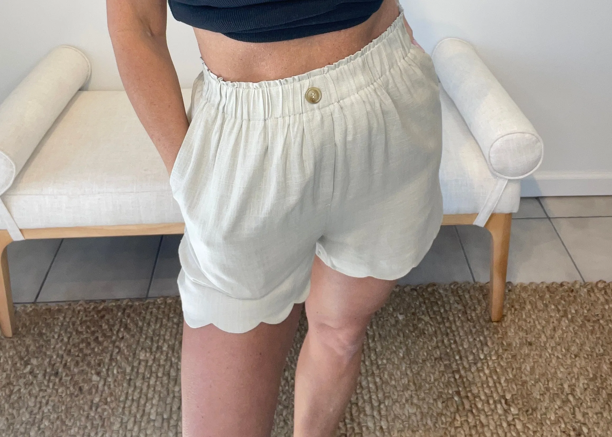 Scalloped Linen Short